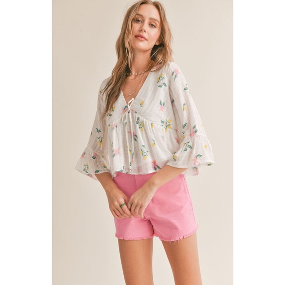 Sadie & Sage White and Yellow Flutter Sleeve Blouse - Picture 4 of 10